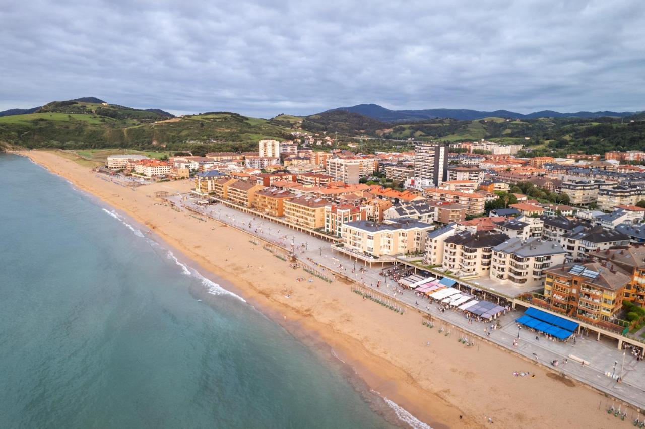 Zarautz Beach With Parking By Aston Rentals Exterior photo
